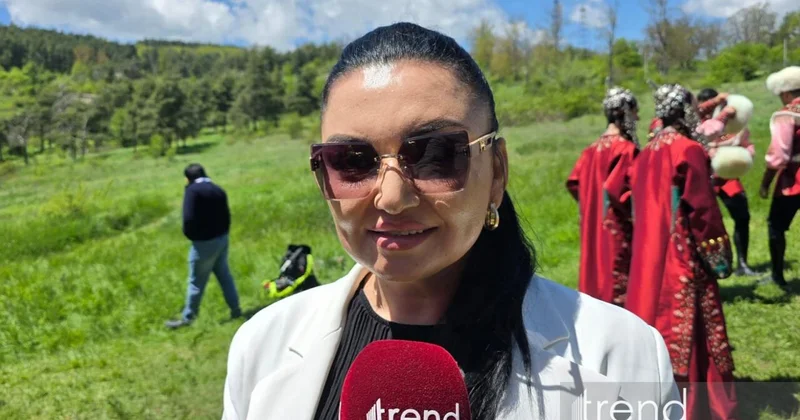 Xarıbülbül festivalı xalqlarımızı birləşdirir Özbəkistandan olan iştirakçı