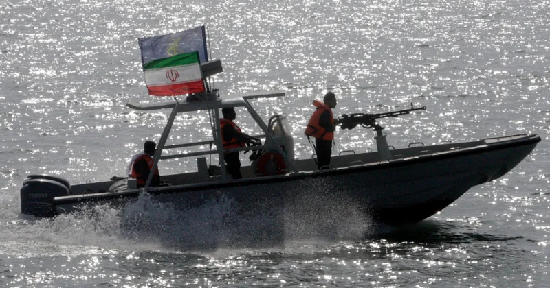 Иранские боевые комары против огромного американского флота