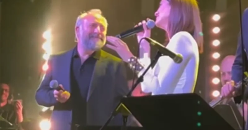 Konsert verən xanımına səhnədə belə dəstək oldu Video