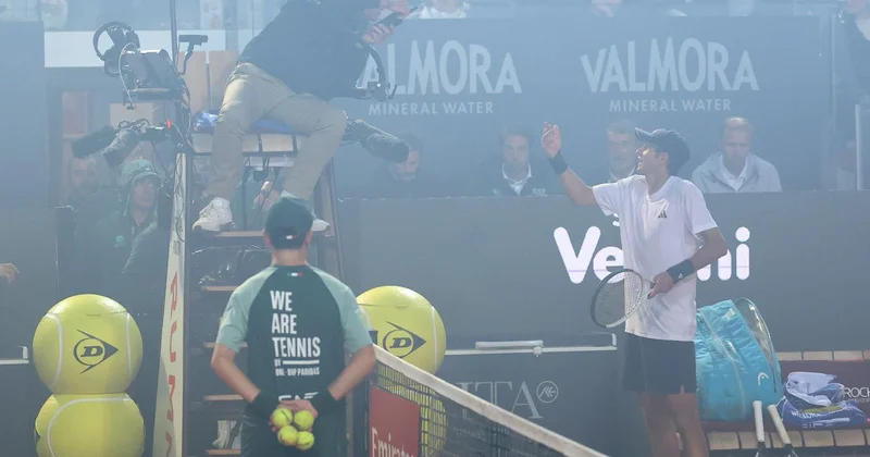 “İnter” fanatları tennis matçını dayandırdı VİDEO