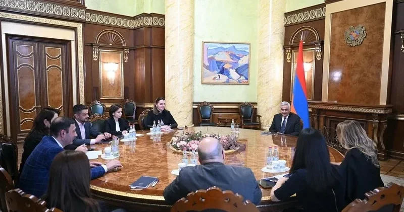 İrəvanda ABŞ nümayəndə heyəti ilə müzakirə aparıldı
