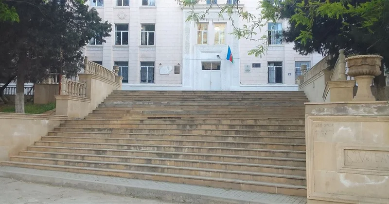В одной из бакинских школ ученик XI класса выпал из окна