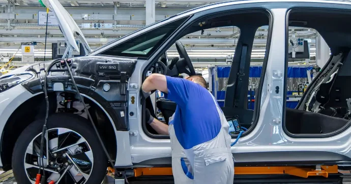 Almaniyanın avtomobil sektorunda 225 min əməkdaş ixtisar ediləcək