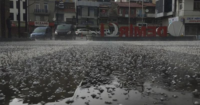Manisada fırtına və dolu həyatı iflic etdi: Yaralananlar var