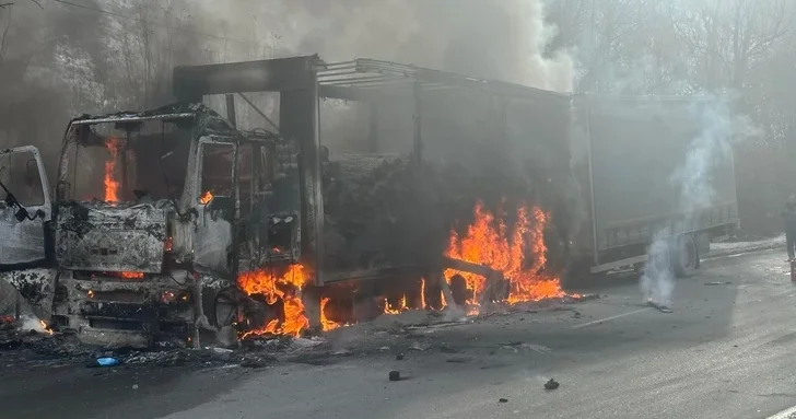 Пожар на аэропортовском шоссе: сгорел грузовой автомобиль