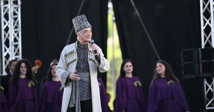“Xarıbülbül” musiqi festivalının açılışından Fotolar