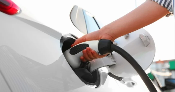 Elektromobil və hibrid satışında növbəti rekord