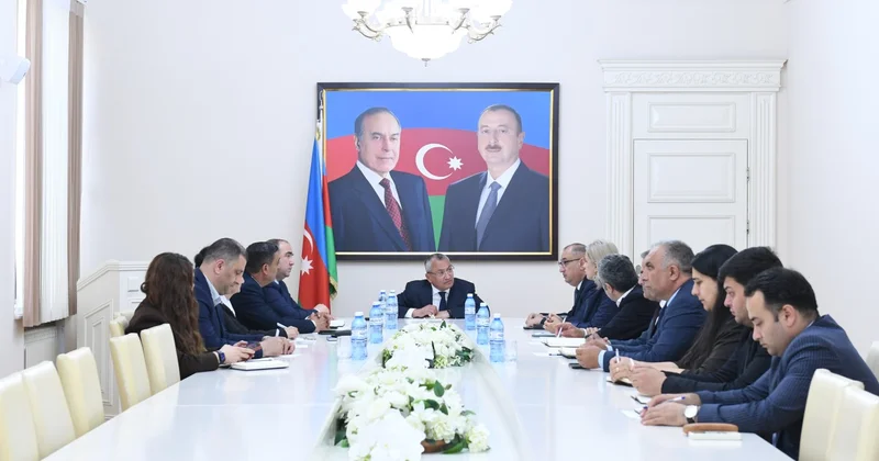 Rövşən Rzayev İctimai Şuranın üzvləri ilə görüşdü FOTOLAR