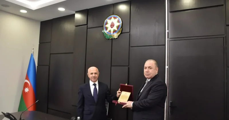 Tanınmış hakim təqaüdə göndərildi