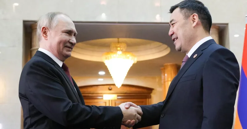 Шойгу передал Жапарову привет от Путина