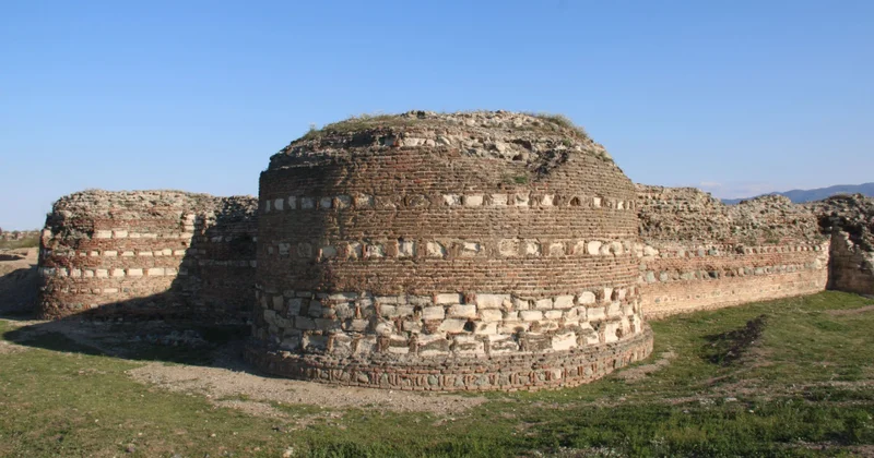 Qədim şəhərin sirli divarları: Narınqalaya səyahət