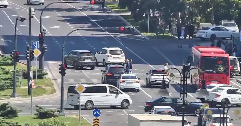 На этой дороге в Баку установлены светофоры