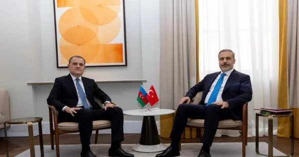 Ceyhun Bayramov Hakan Fidanla telefonda danışıb