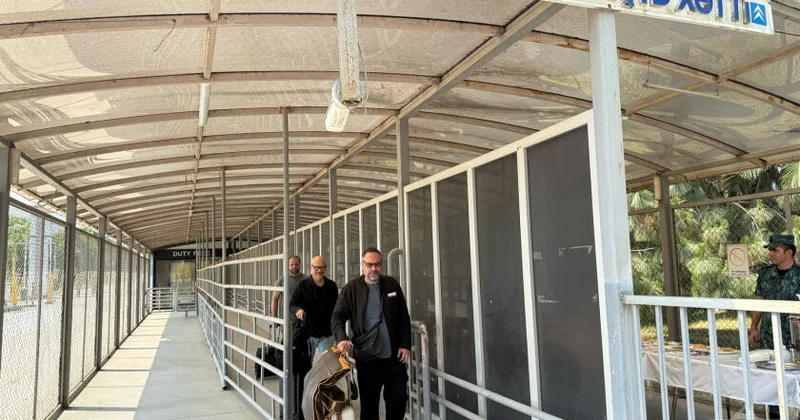 Daha bir qrup xarici ölkə vətəndaşı İrandan təxliyə edilib FOTO