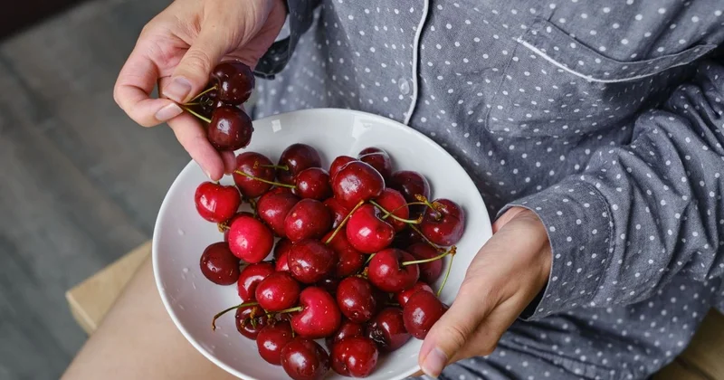Gündə nə qədər gilas yemək olar? Həkimdən vacib tövsiyələr