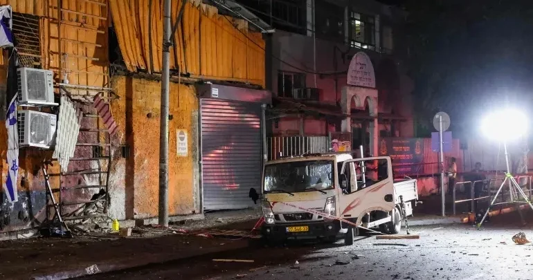 Raket hücumu zamanı Tel Əvivdə bir hündürmərtəbəli bina tamamilə çöküb