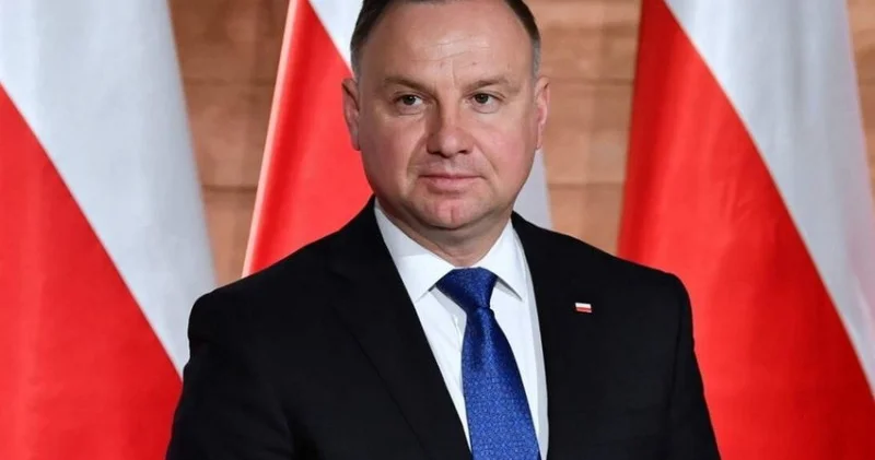 Polşa Prezidenti Sinqapuru tərk edə bilmir SƏBƏB