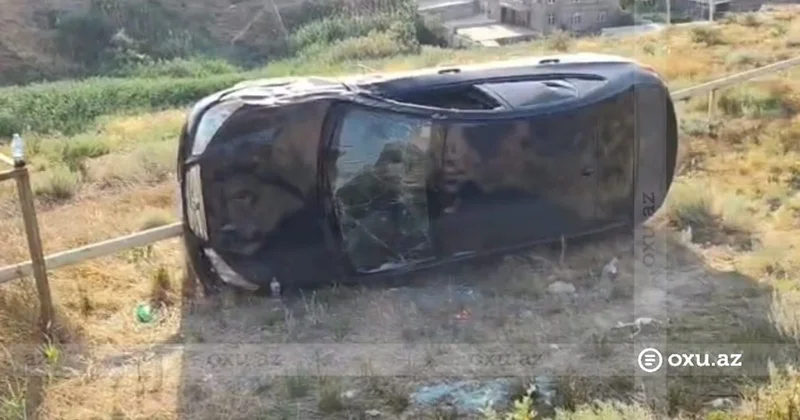 Lökbatan Qobu yolunda qəza: Avtomobil aşdı