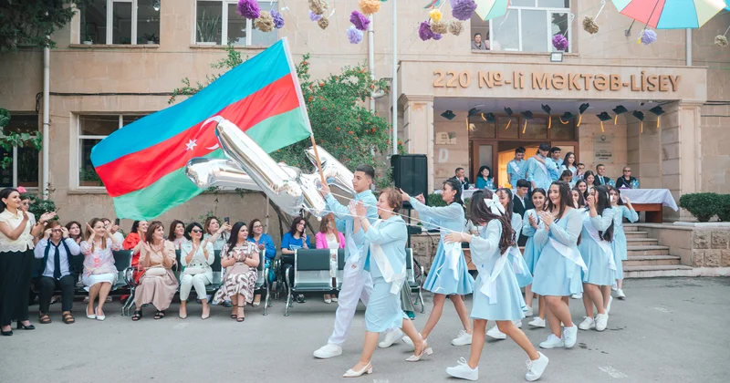 Son Zəng : Məzunlar yeni həyata addım atır FOTOREPORTAJ