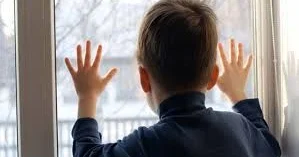 Bakıda uşaq 8 ci mərtəbədən düşdü