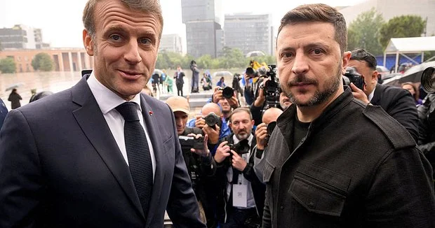 Emmanuel Makron hakimiyyətdən getmək istəmir..?