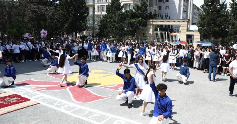 Bakı şəhəri 56 nömrəli tam orta məktəbdə bu il 108 nəfər məzun olub