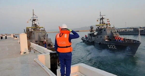 Azərbaycanın hərbi gəmiləri yola düşdü Foto
