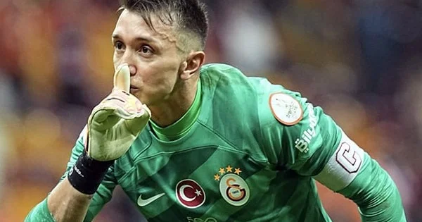 Qalatasaray dan ayrılan qapıçının yeni klubu müəyyənləşdi