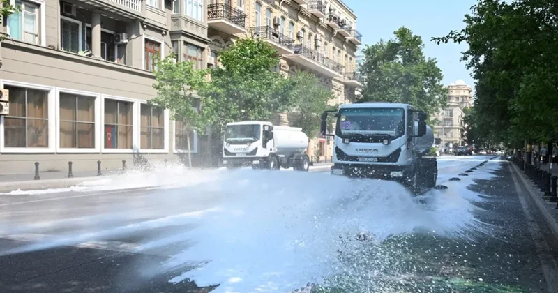 Субботник в Баку: обеспечена мойка 550 основных улиц фото