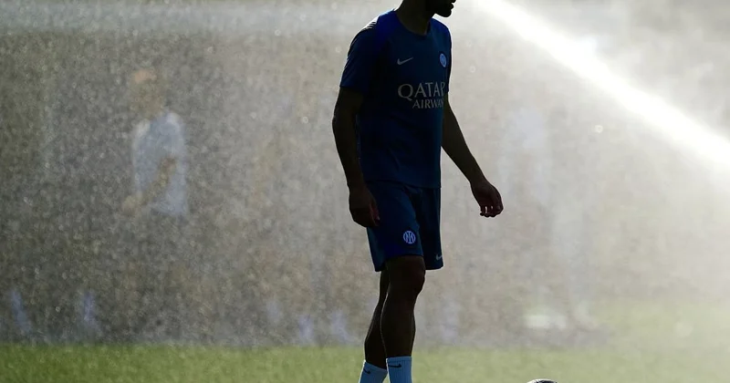 İnter in futbolçusu İrandan çıxa bilmir