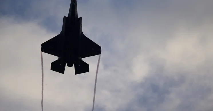 İran daha bir təyyarəni vurdu, pilot ələ keçirildi