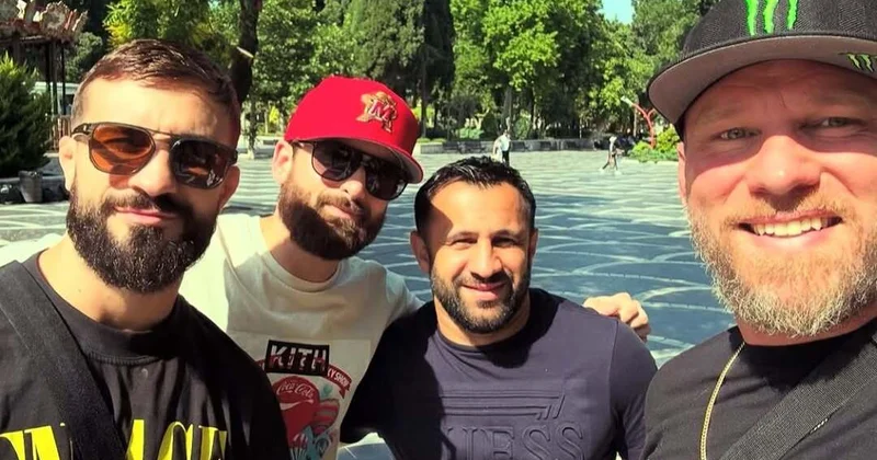 Бойцы Азербайджана прибыли на бакинский UFC