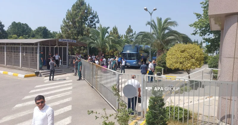 Rusiyalı incəsənət adamları quru yolla İrandan Azərbaycana gətirilib FOTO