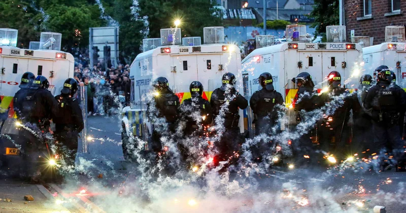 Пятая ночь массовых беспорядков в Северной Ирландии