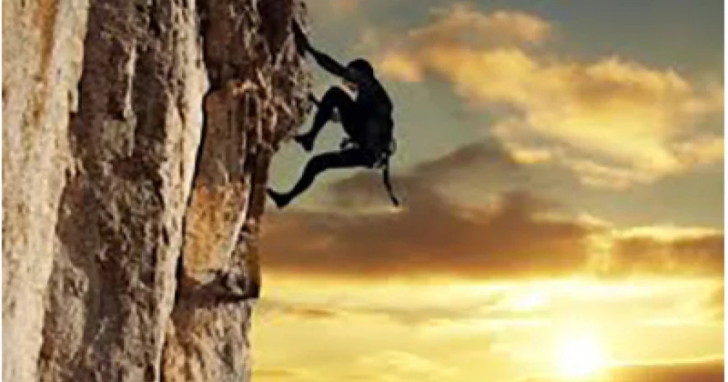 Yəmənli alpinist vulkan kraterinə yıxılaraq ölüb