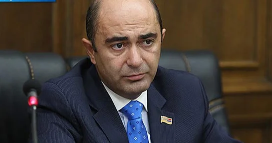 Serj Sarkisyan Paşinyanın vəkili olub Edmon Marukyan