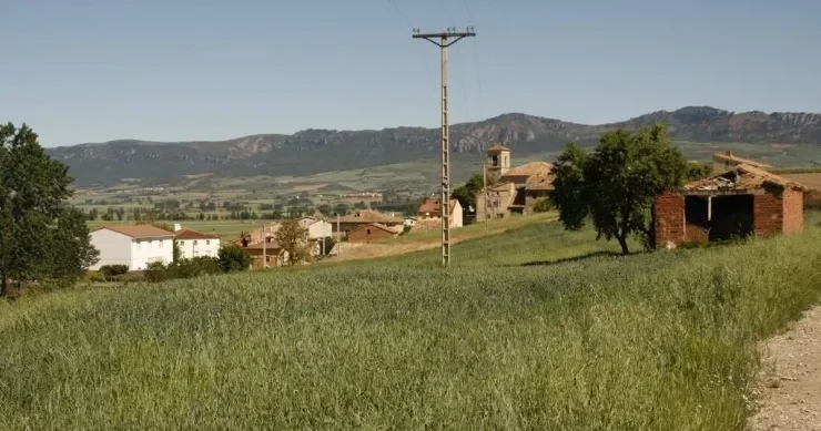 Ərlə arvad bir kəndi mənzil qiymətinə aldı