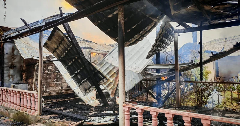 Ağdamda mağazaya ildırım düşdü YANĞIN OLDU FOTO
