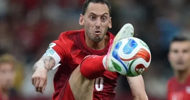 Hakan Çalhanoğlu sərt danışdı: “Bəzən şillə yemək yaxşıdır”