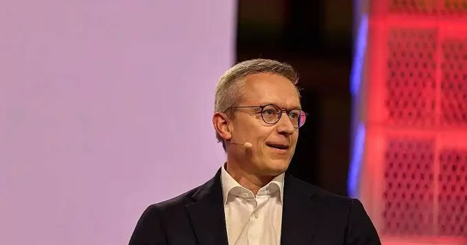 Almaniyalı nazir çıxışlarının üçdə birində süni intellektdən istifadə edib FOTO