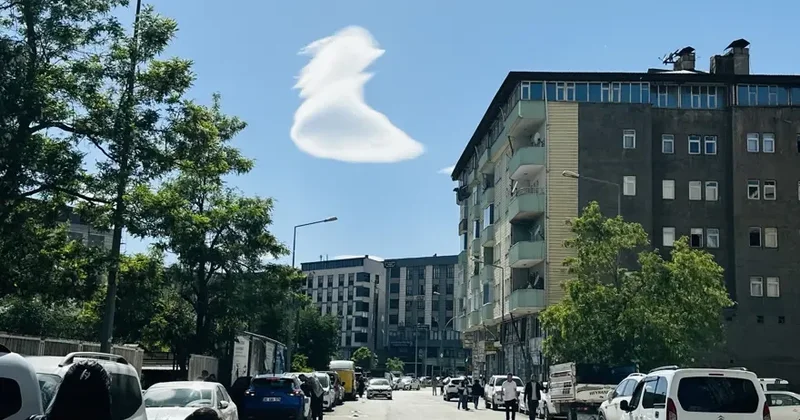 Nadir təbiət hadisəsi: UFOya bənzər buludlar heyrət yaratdı