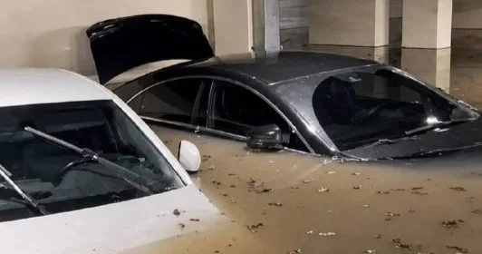 Moskva küçələri suyun altında qaldı: Güclü leysan paytaxtı iflic etdi VİDEO