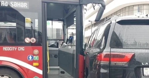 Водители подрезают автобусы, пассажиры падают: что происходит на дорогах Баку