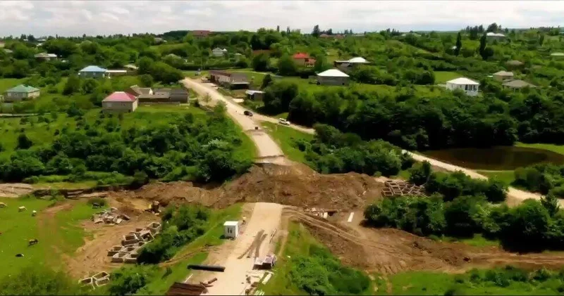 В Азербайджане восстанавливают 25 дорог после ливней ВИДЕО