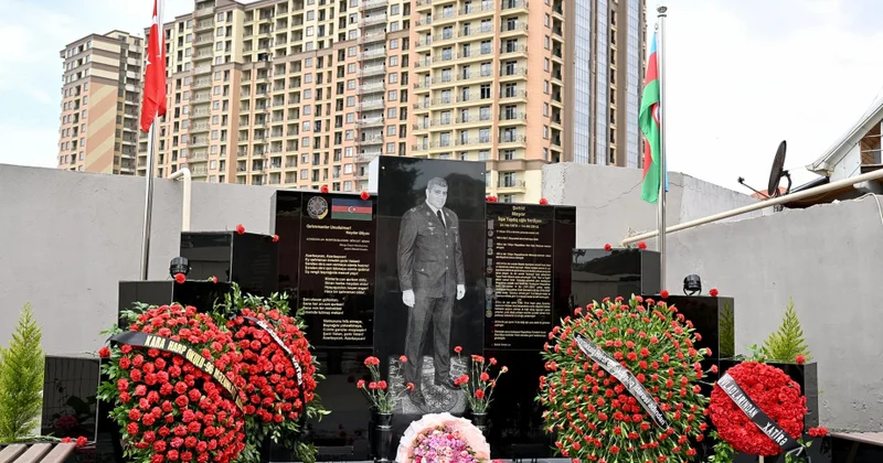 Xətai rayonunda şəhid mayor İlqar Verdiyevin şərəfinə ucaldılmış abidənin açılışı olub