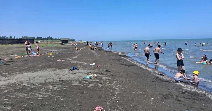Пляжный сезон в Лянкяране: цены выросли вдвое, а арбузы под запретом