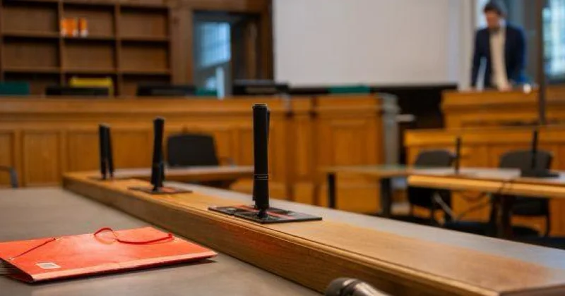 Berlində 15 xəstəni öldürməkdə təqsirləndirilən palliativ xidmət həkimi ilə bağlı məhkəmə prosesi başlayıb