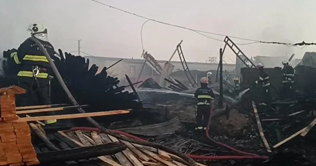 “Taxta bazarı”nda yanğın
