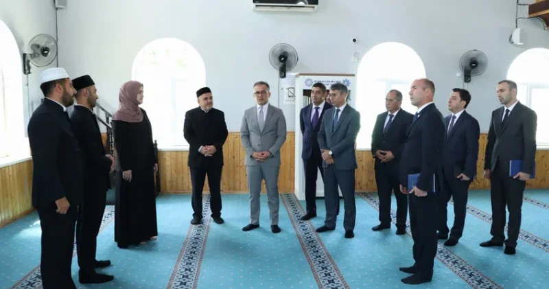 Dövlət Komitəsinin sədri Ağsu şəhərində məscidlərin fəaliyyəti ilə tanış olub