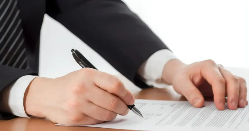 Xüsusi icra məmurlarının statusu dövlət icra məmurları ilə bərabərləşdirilir